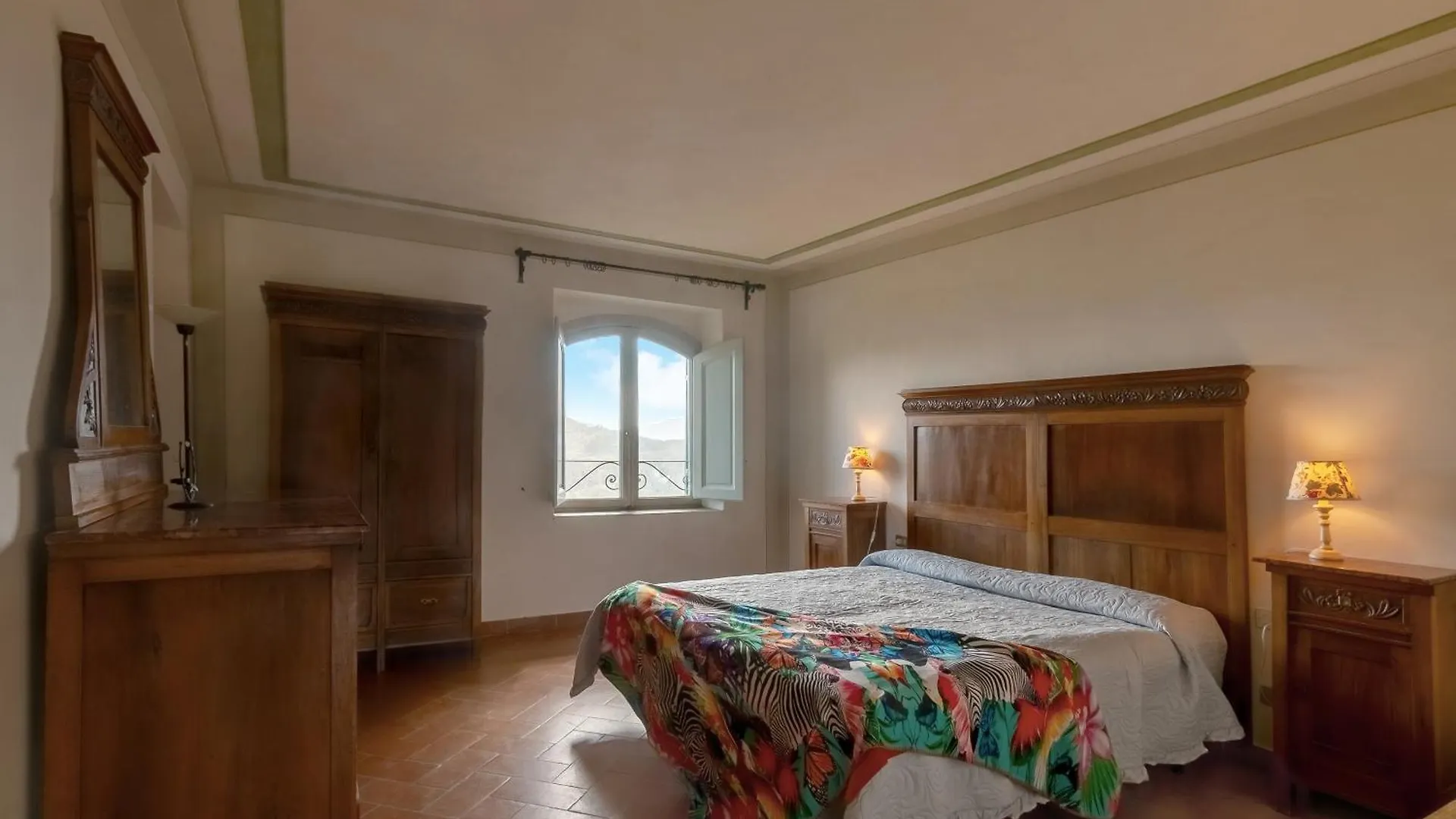 Universal Harmony - Pettirosso Villa Dicomano 0*,  Italy