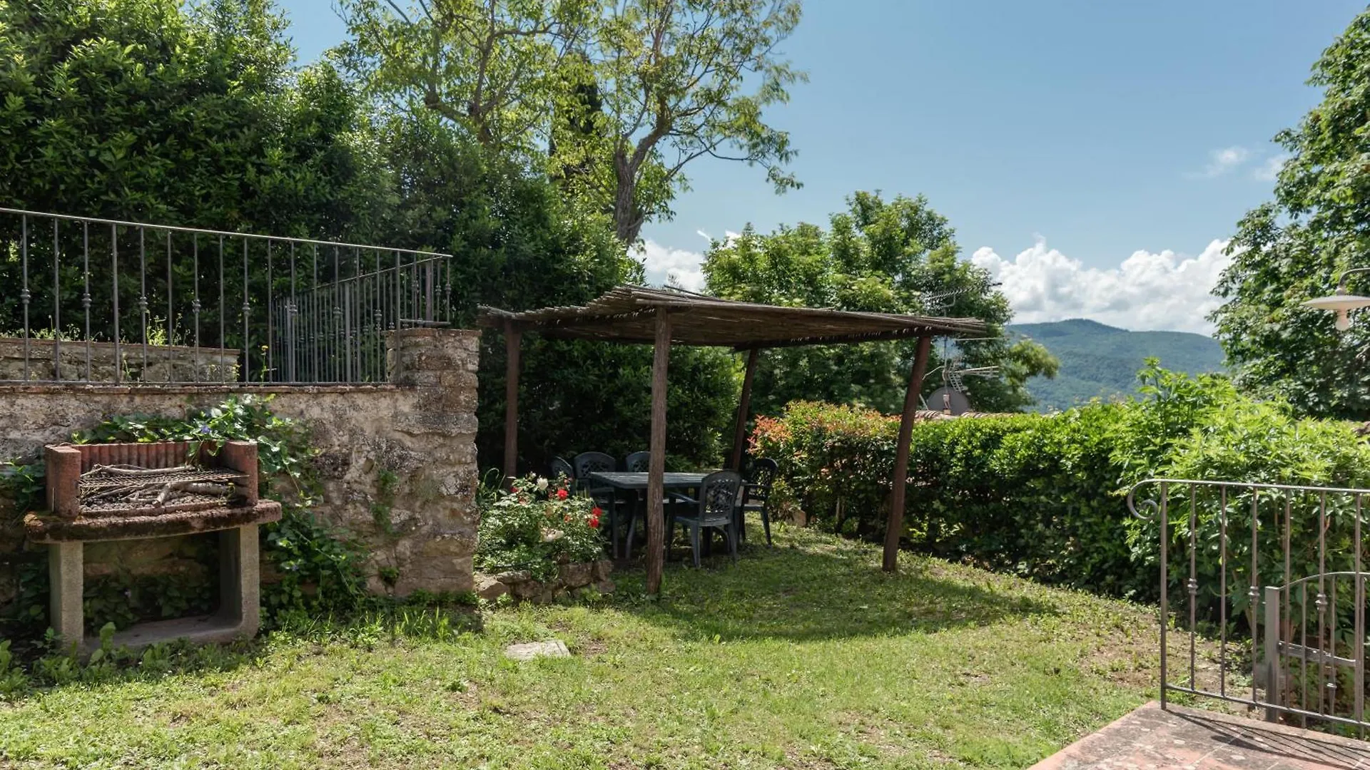 Universal Harmony - Pettirosso Villa Dicomano