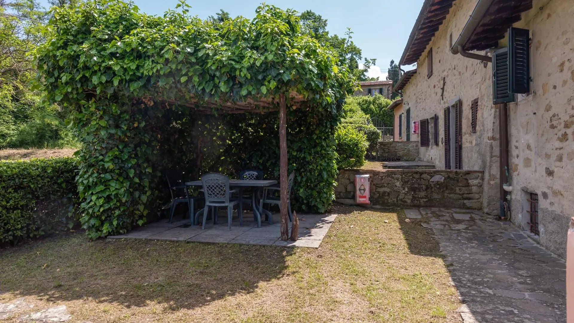 Universal Harmony - Pettirosso Villa Dicomano